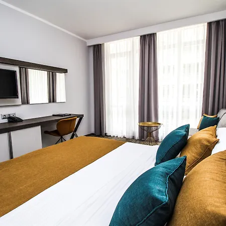 ホテル Western Premium 4*