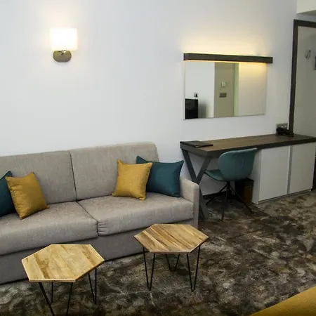 ホテル Western Premium 4*