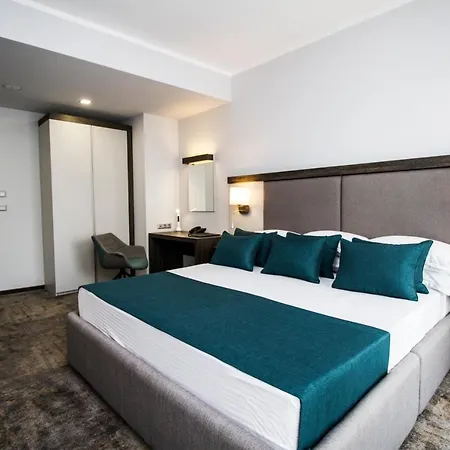 ホテル Western Premium 4*