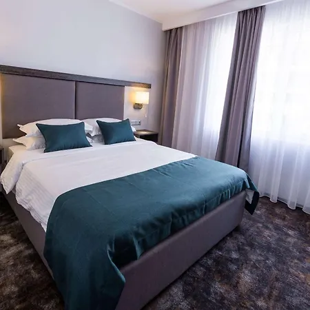 Western Premium 4*