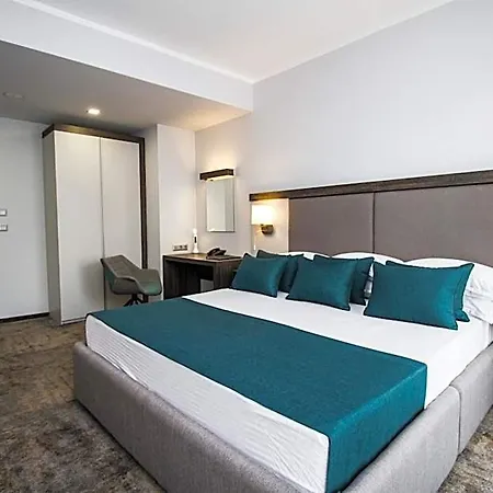 Western Premium 4*