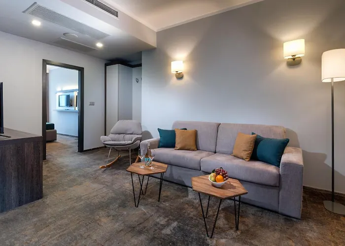 بيست ويسترن بلص بريميوم إن 4*